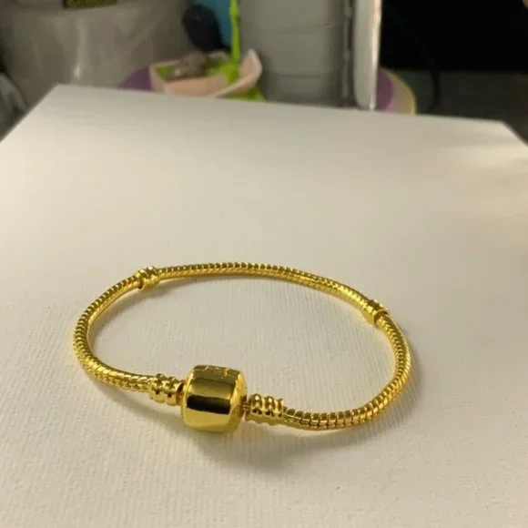 Charm bracelet - Picture 2 of 5